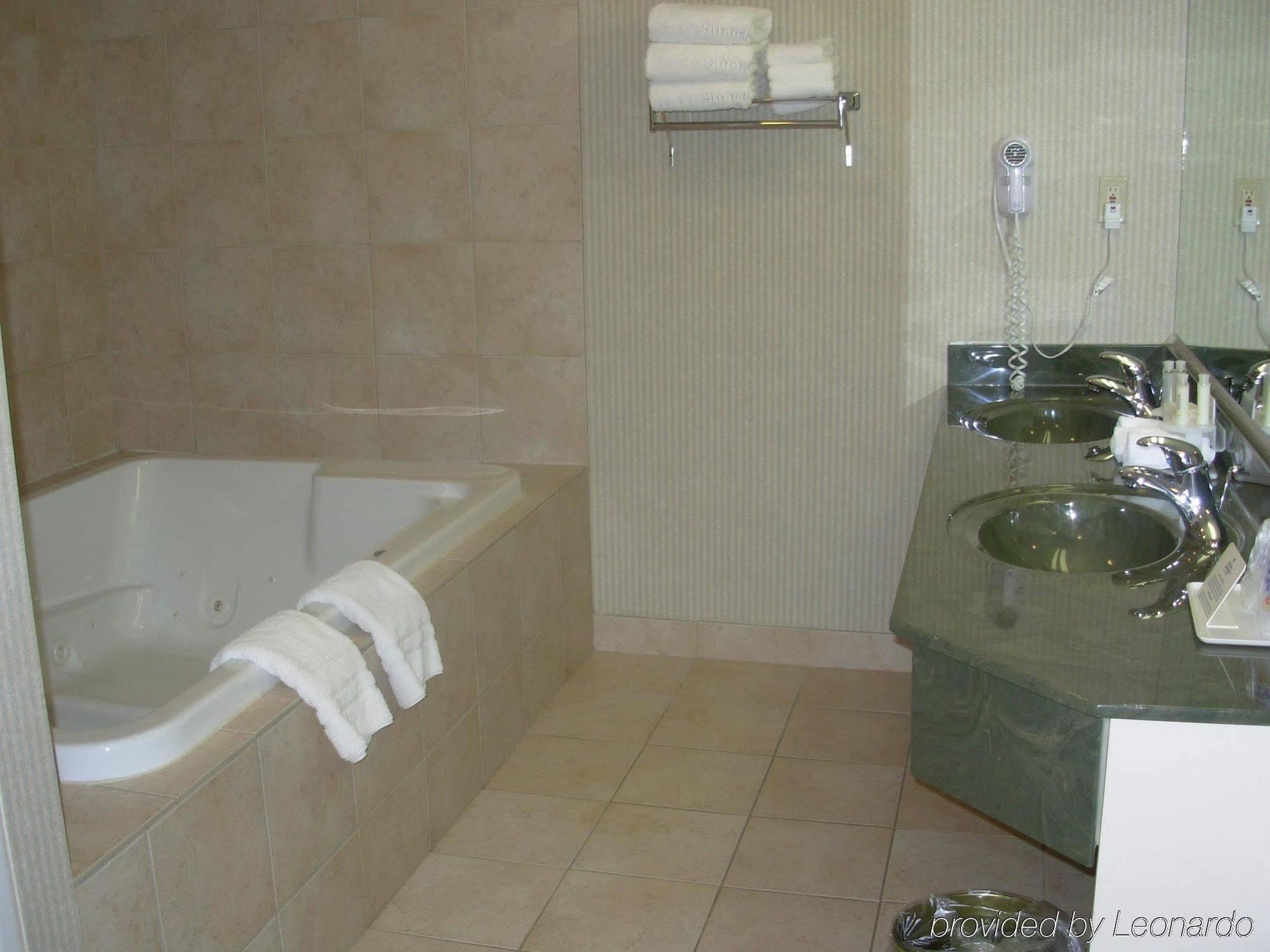 Quality & Downtown 2* Regina